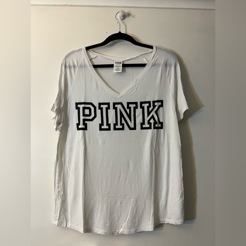 NWOT white v neck tee